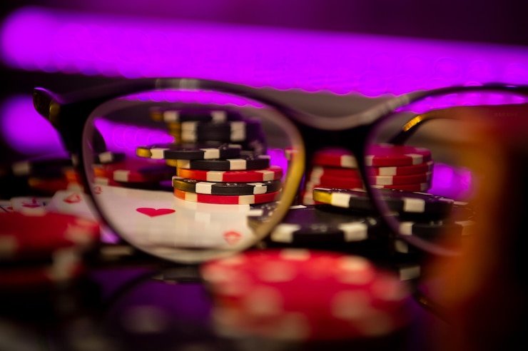 Asia Gaming live-dealer blackjack table streamed on enjin mobile app with real dealer and playing cards
